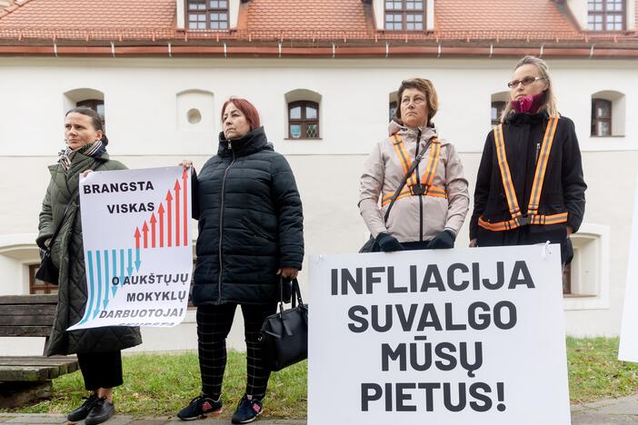 Dėstytojų protestas dėl mažų algų