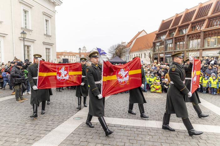 Vilniuje – iškilminga vėliavų pakėlimo ceremonija