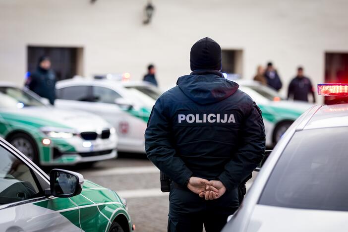 Policijai perduota NATO viršūnių susitikimui įsigytų automobilių