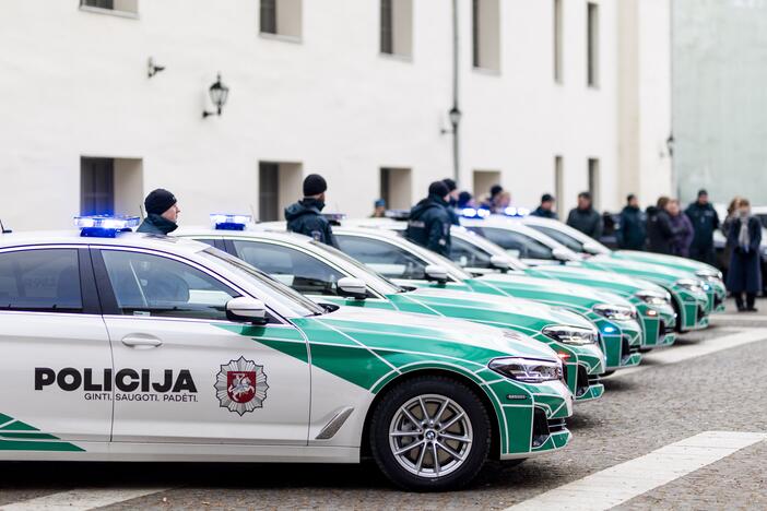 Policijai perduota NATO viršūnių susitikimui įsigytų automobilių