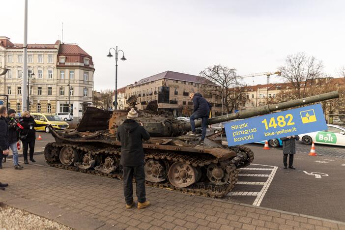 Rusų tanką apipurškė dažais