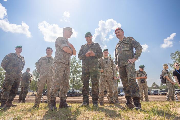 Prasideda karinės pratybos „Grifonų audra“