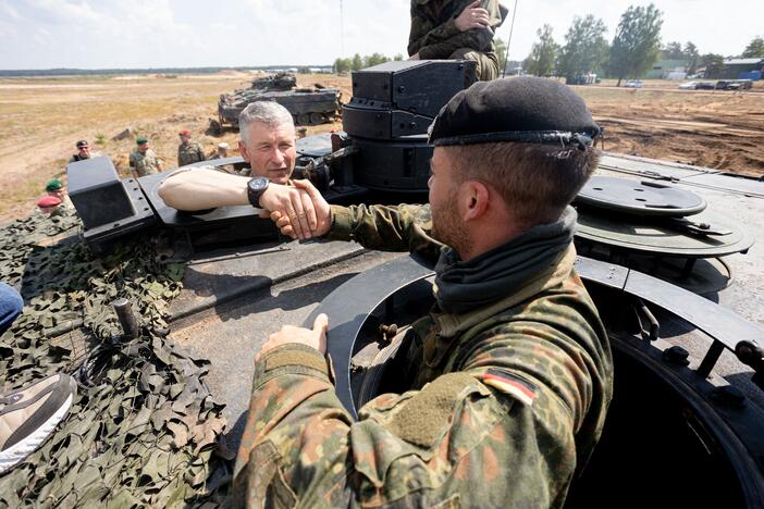 Prasideda karinės pratybos „Grifonų audra“