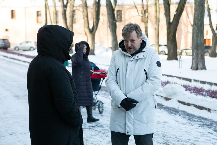 Prezidentui įteikė peticiją dėl galimybių paso stabdymo