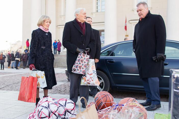 Kelionę po Lietuvą pradėjo Kalėdų karavanas