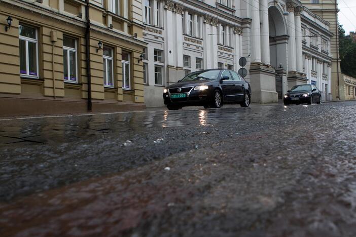 Kelininkai: didžiojoje šalies dalyje keliai šlapi