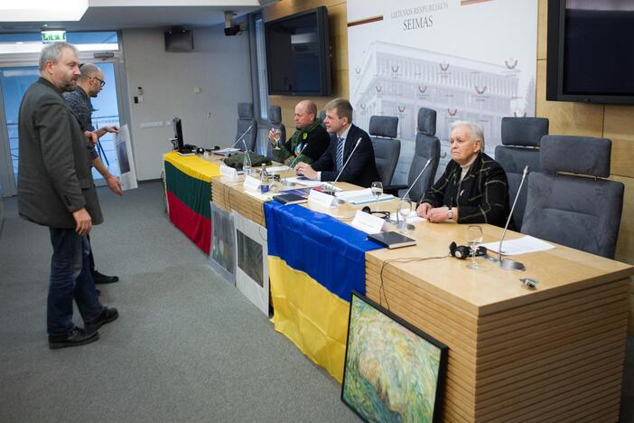 Spaudos konferencija dėl aukciono Ukrainos kariams paremti