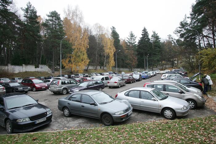 Vėlinių savaitgalį prie miesto kapinių keisis eismo organizavimas