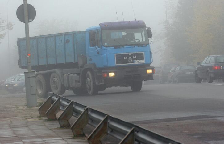 Įspėja vairuotojus: Kauno ir Trakų rajonų keliuose – plikledis