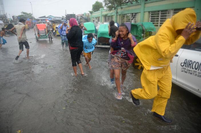 Filipinų sostinę paralyžiavo taifūnas