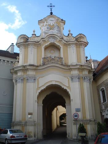 Vilniaus bazilijonų vienuolyno vartai