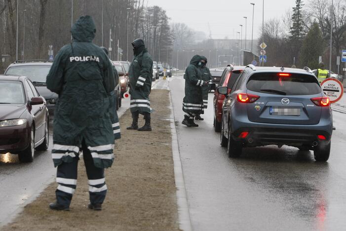 Klaipėdos policijos pareigūnai dirba postuose