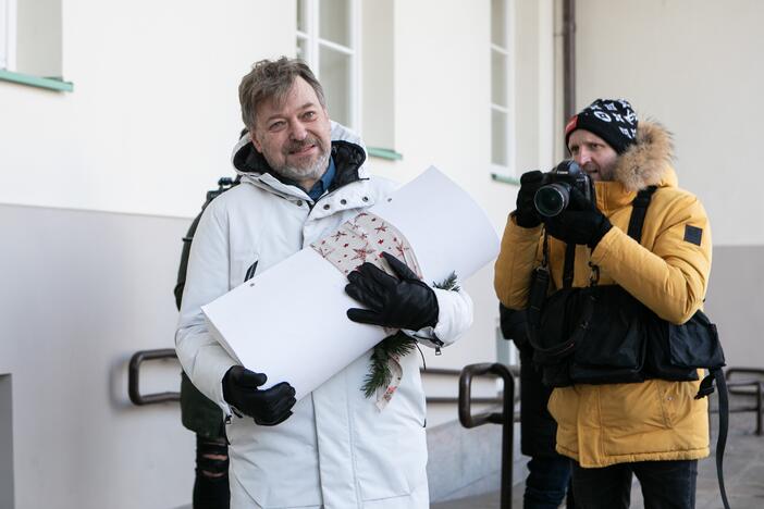 Prezidentui įteikė peticiją dėl galimybių paso stabdymo