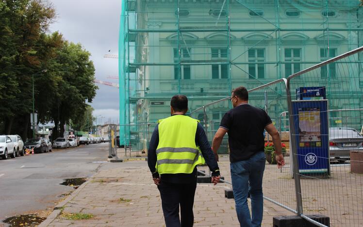 Veiksmas: Atgimimo aikštėje netrukus prasidės darbai, nuo pirmadienio čia zuja darbininkai.