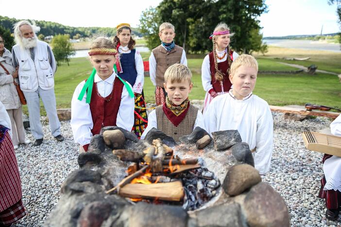 Rugsėjis šventiškai pasitiktas santakoje