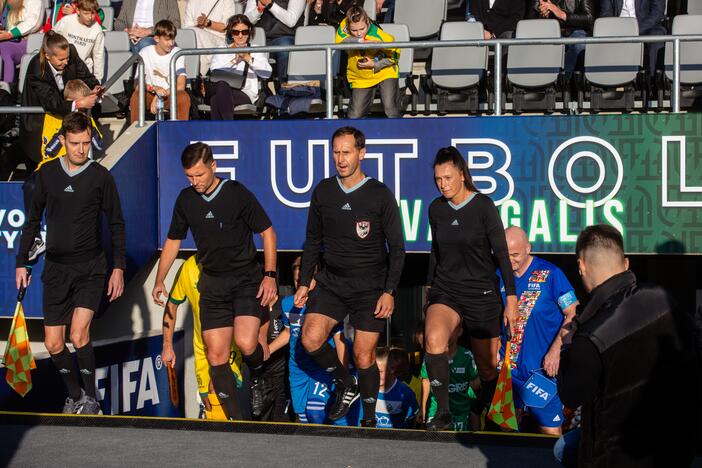  Pasaulio futbolo legendų rungtynės su legendiniais Lietuvos futbolininkais