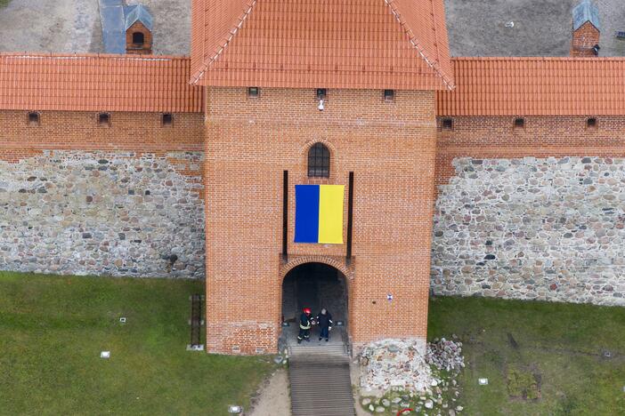 Trakų pilyje rastas į sprogmenį panašus daiktas