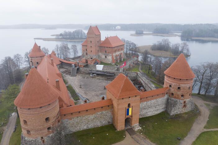 Trakų pilyje rastas į sprogmenį panašus daiktas