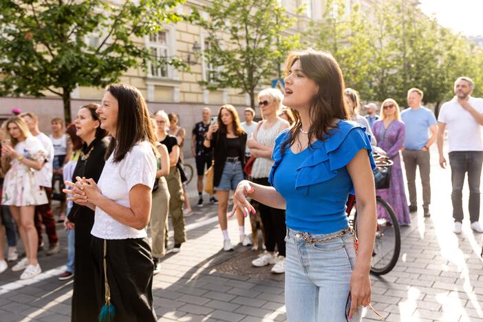 Prie Nacionalinio dramos teatro – performansas Ukrainai