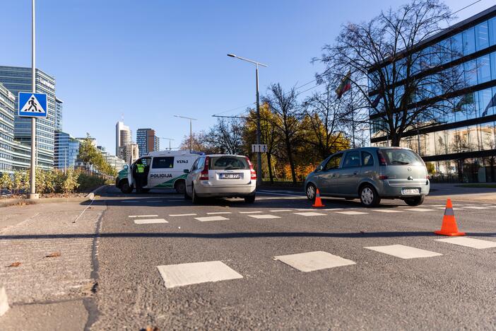 Vilniuje automobilis partrenkė vežimėlį su kūdikiu