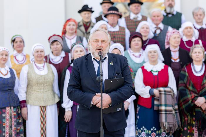 Saulėgrąžų sodinimo akcija Tuskulėnų rimties parke