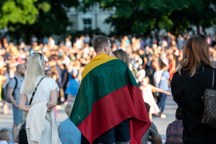  Visame pasaulyje žmonės sugiedojo Lietuvos himną