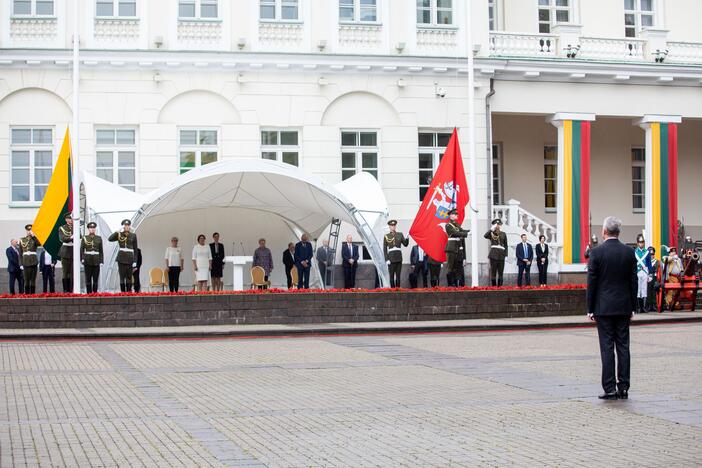 Valstybės vėliavų pakėlimo ceremonija