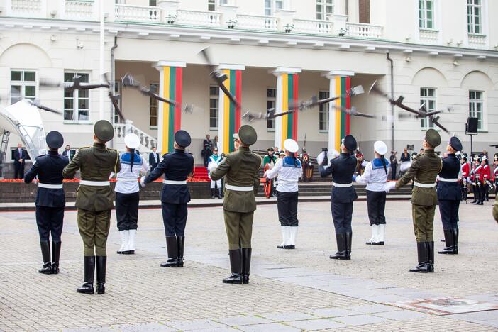 Valstybės vėliavų pakėlimo ceremonija