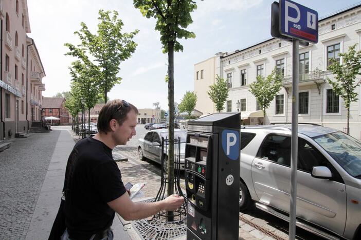 Stabilu: automobilio statymas Klaipėdos senamiestyje šiandien kainuoja tiek pat, kiek prieš dešimtmetį.