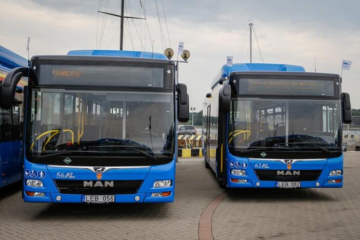 Pradėjo: 111 maršruto autobusas keleivius jau laipina ir Autobusų stoties stotelėje.