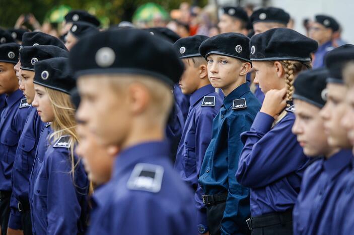 Pastebimi: Klaipėdos jūrų kadetai, dėvintys savo išskirtines uniformas ir vis dažniau matomi įvairiuose miesto renginiuose, pamažu tampa uostamiesčio veidu.