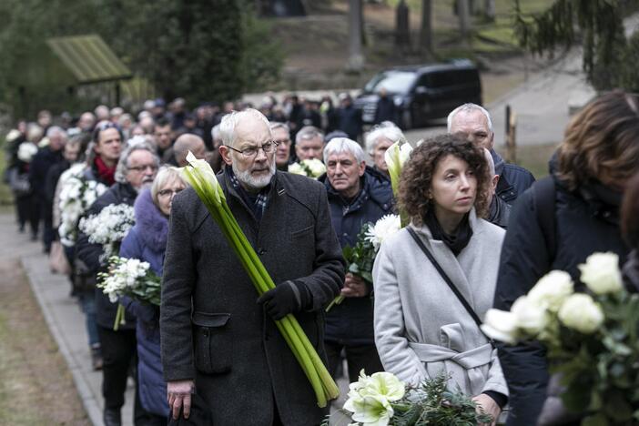 Filosofas A. Šliogeris atgulė amžinojo poilsio