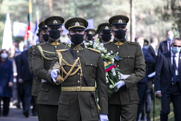 Genocido aukų pagerbimas Panerių memoriale