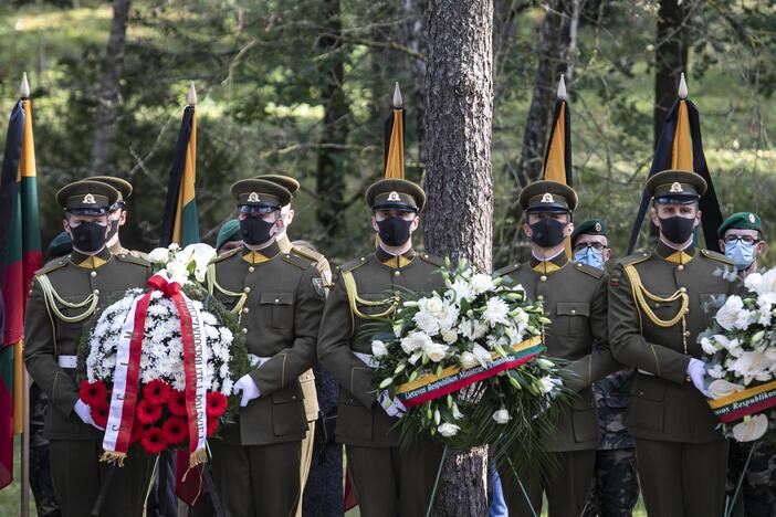 Genocido aukų pagerbimas Panerių memoriale