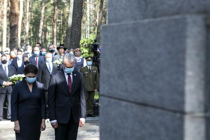 Genocido aukų pagerbimas Panerių memoriale