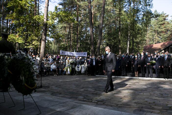 Genocido aukų pagerbimas Panerių memoriale