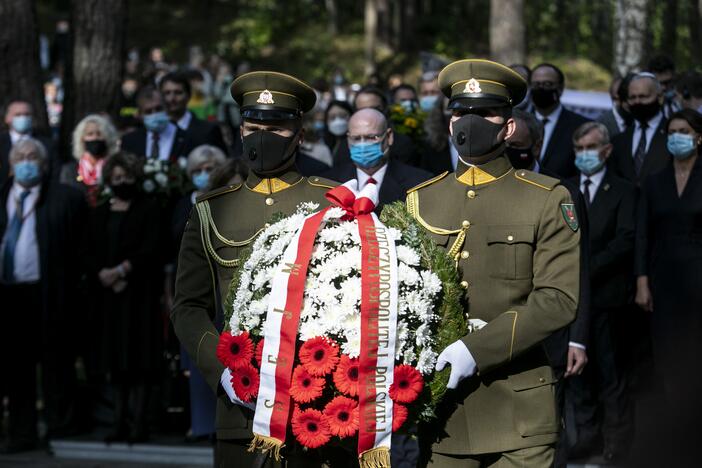 Genocido aukų pagerbimas Panerių memoriale