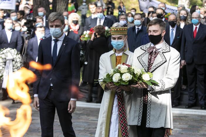 Genocido aukų pagerbimas Panerių memoriale