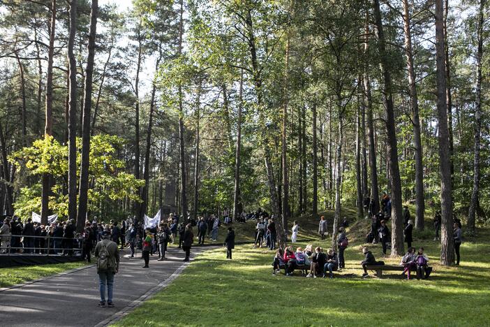 Genocido aukų pagerbimas Panerių memoriale