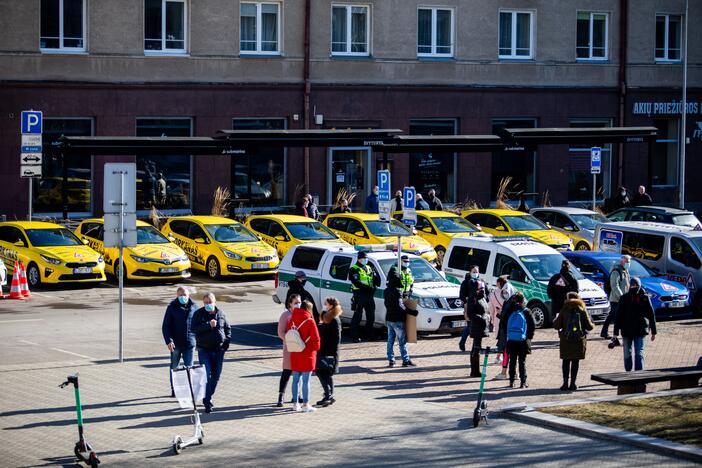 Prie Seimo – protestas dėl vairavimo egzaminų atnaujinimo