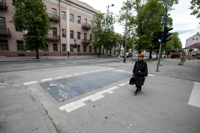 Vilniuje uždažyta vaivorykštės spalvų pėsčiųjų perėja