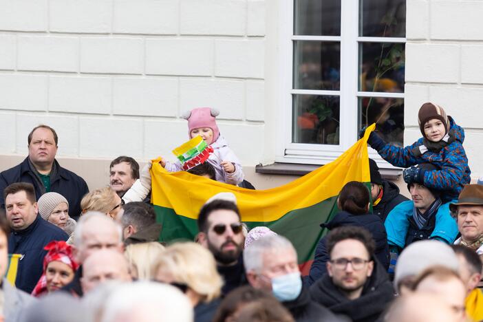 S. Daukanto aikštėje – Baltijos valstybių vėliavų pakėlimo ceremonija