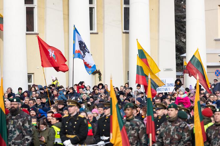 S. Daukanto aikštėje – Baltijos valstybių vėliavų pakėlimo ceremonija