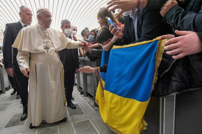 Popiežius paragino Maskvos patriarchą „vengti politikos kalbos“ Ukrainos klausimu