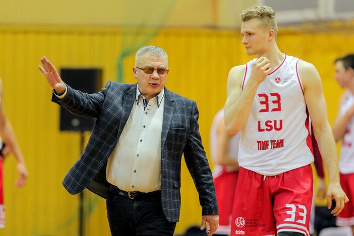 E. Nickus, trenerio karjerą pradėjęs su LKKI (dabar – LSU) studentų komanda, šiuo metu taip pat dirba su šios aukštosios mokyklos krepšininkais.