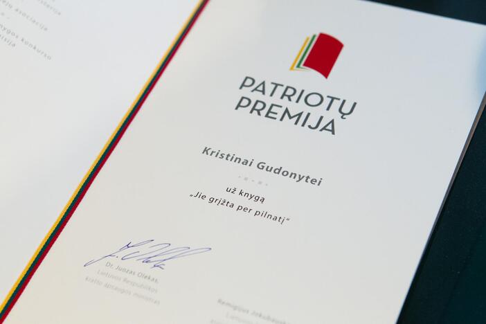 Rašytojai K. Gudonytei įteikta Patriotų premija