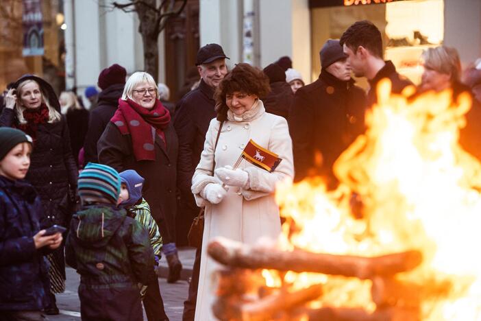 Gedimino prospekte suliepsnojo 30 Laisvės laužų