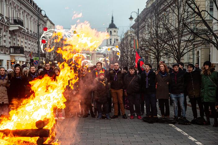 Gedimino prospekte suliepsnojo 30 Laisvės laužų