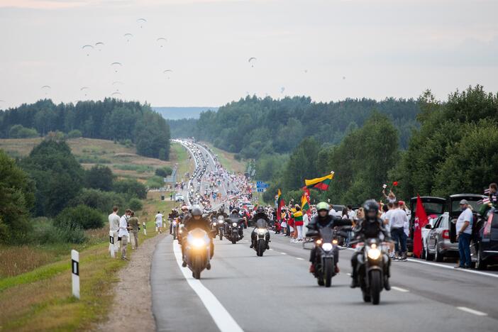 „Laisvės kelio“ dalyviai susirinko nuo Katedros aikštės iki Medininkų memorialo