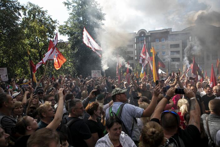 Protestas prie Seimo prieš COVID-19 ribojimus